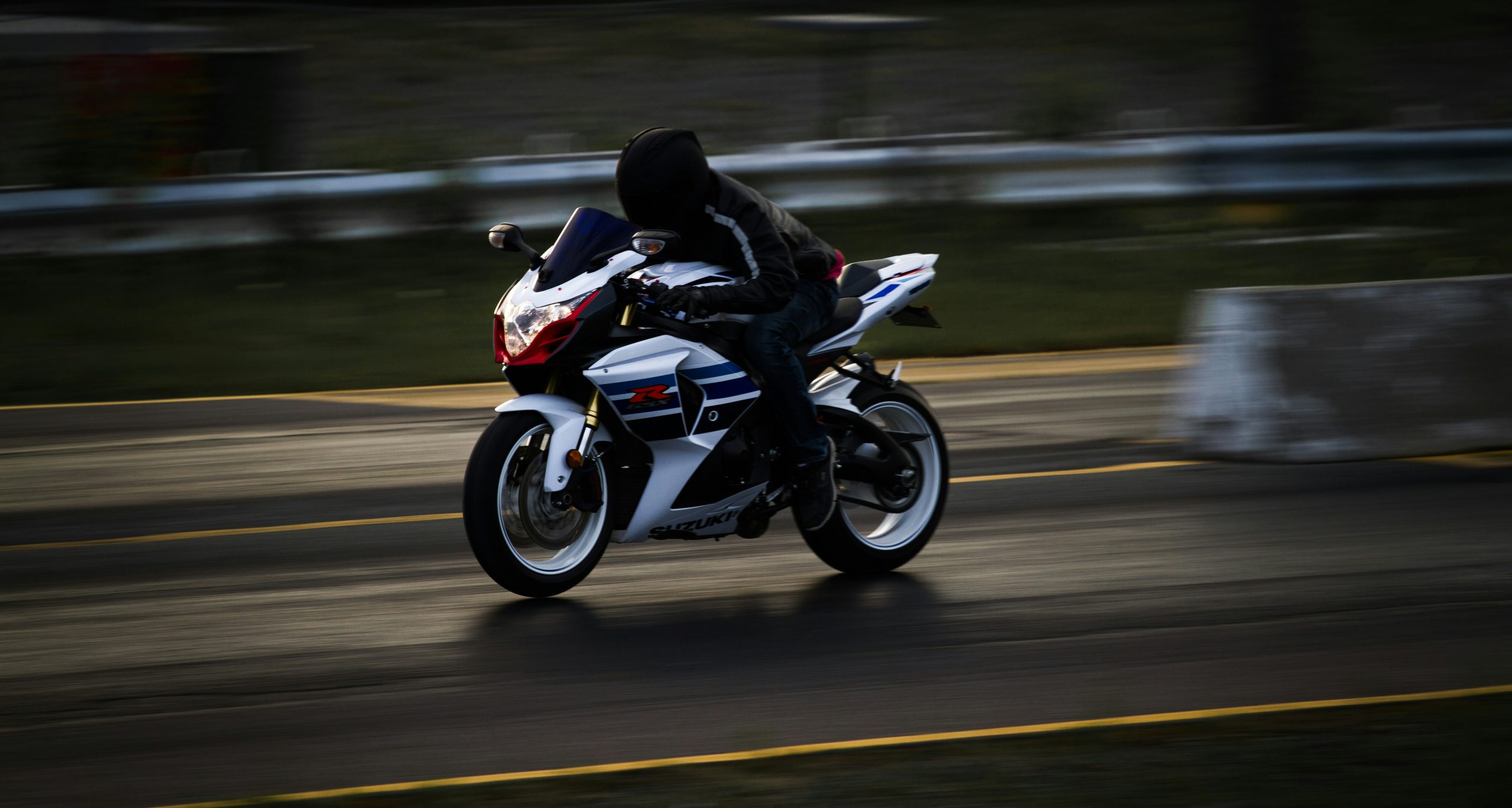 What Are the Key Features of a High-Quality Motorcycle Tail Box?